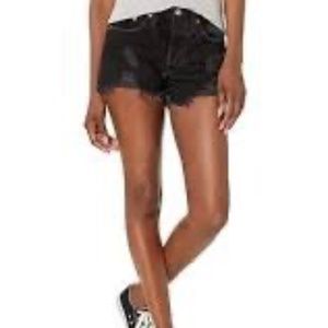 648D. Levi's(r) Premium Premium 501 High-Rise Shorts (Stowaway).